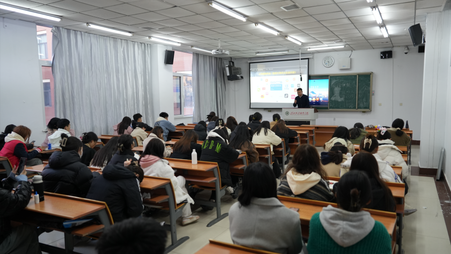 SEO行业进入发展快车道行业翘楚何亚涛现身大学课堂亲授知识(图1)